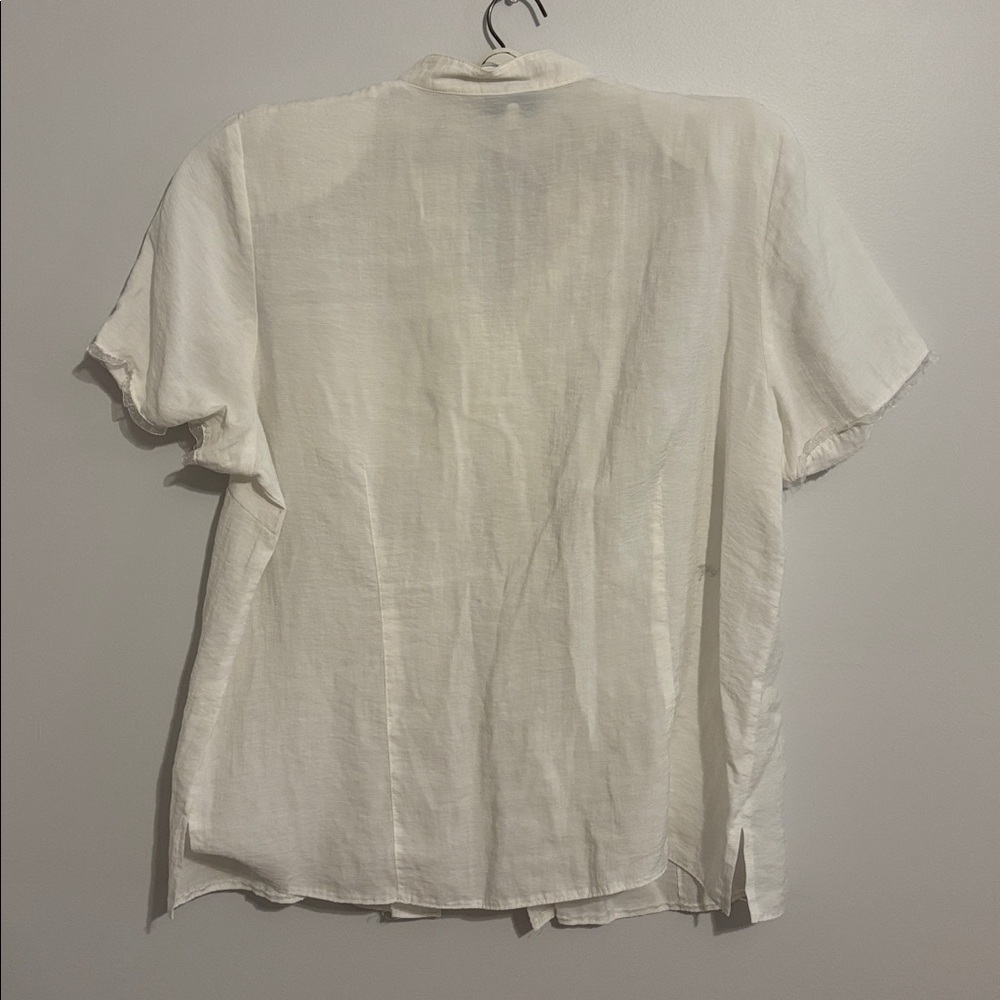 Lightweight White Button-Up Short Sleeve Shirt - Picture 5 of 7